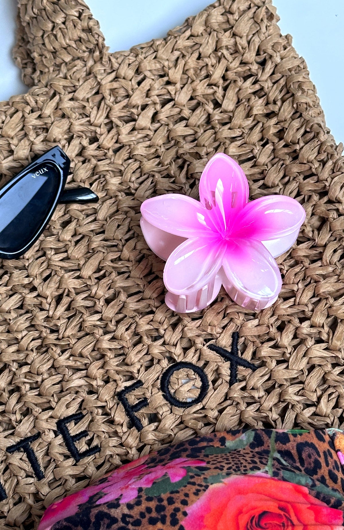 Trending Floral Charm Hair Clip Pink