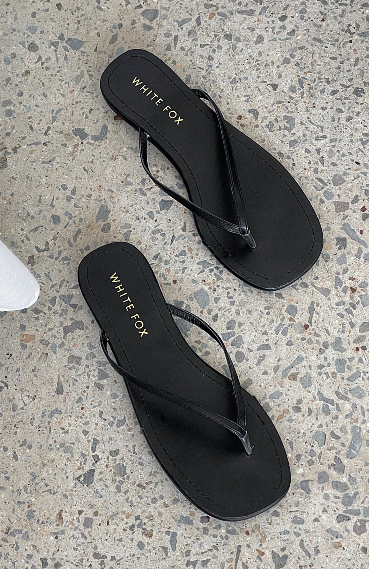 Trending Roma Thong Sandals Black