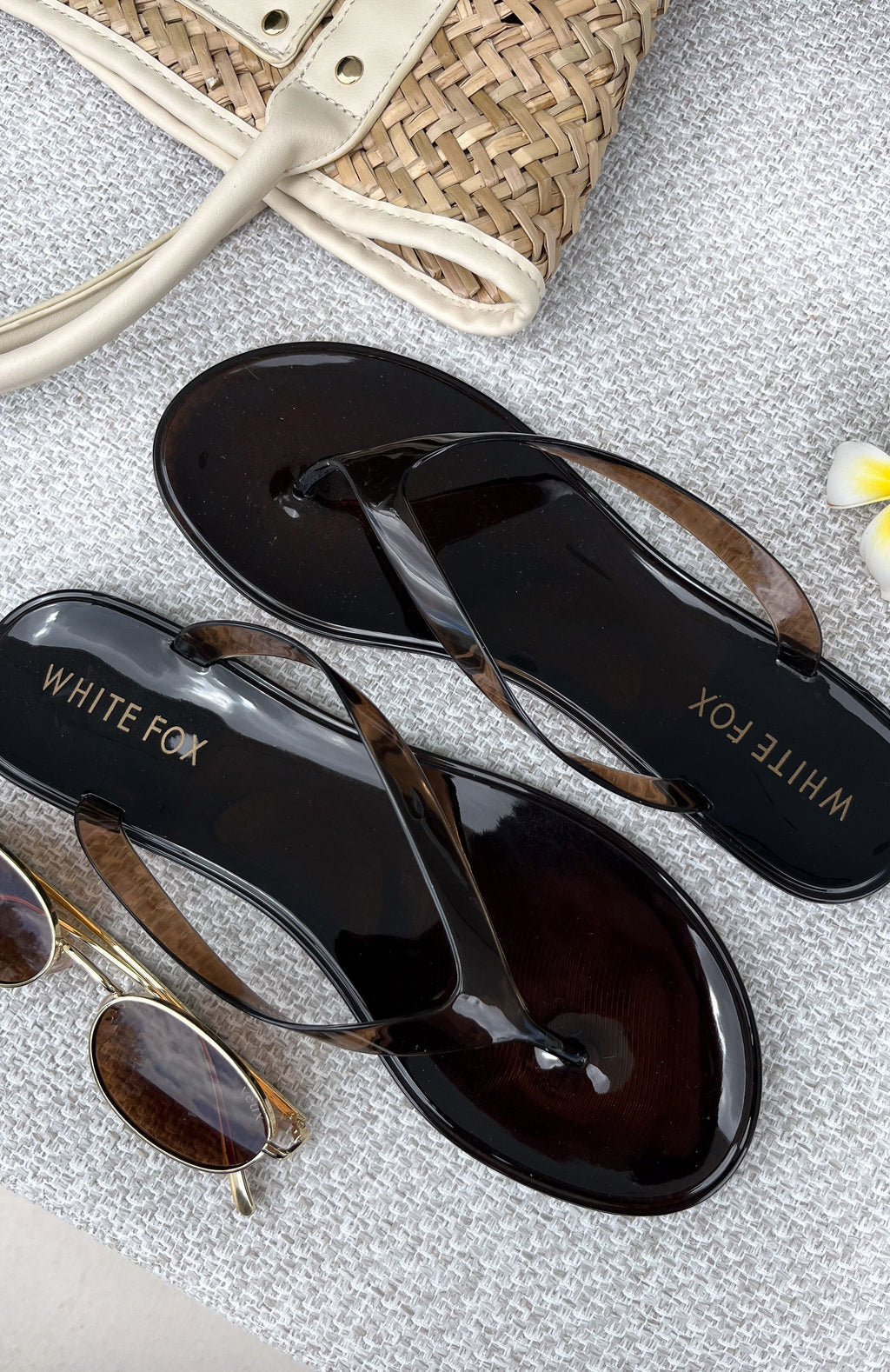 Trending Dean Jelly Thong Sandals Chocolate