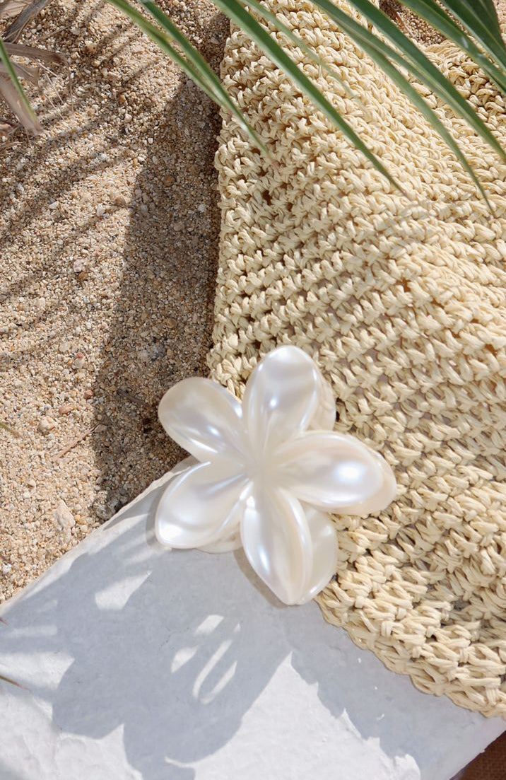 Trending Floral Charm Hair Clip Pearl