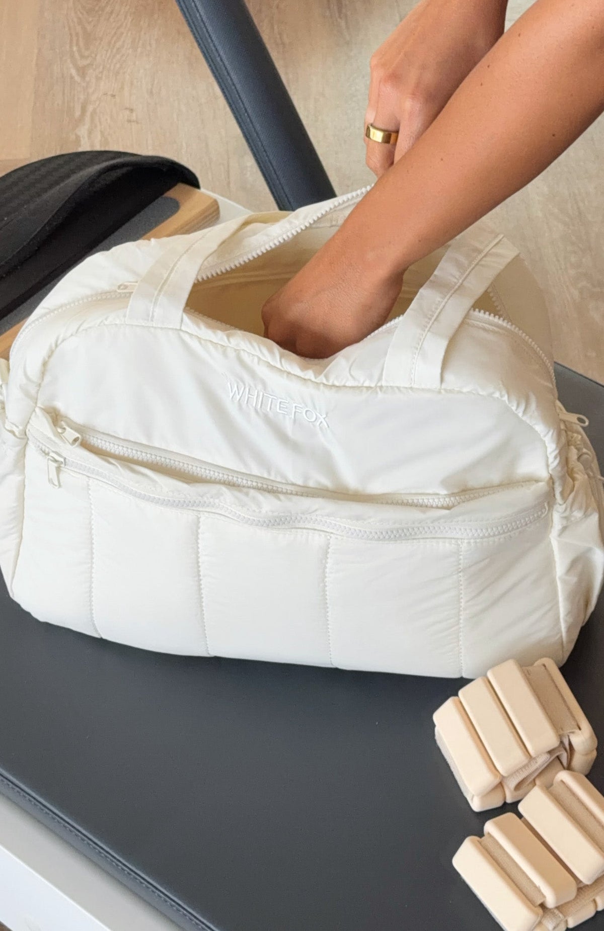Trending Cedar Shoulder Bag Cream