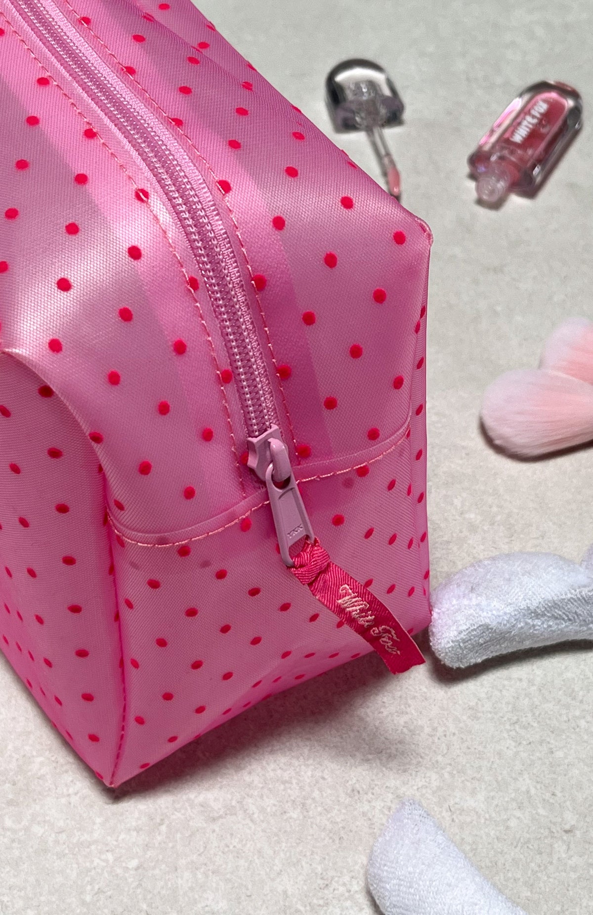 Trending Nora Case Pink Polka Dots