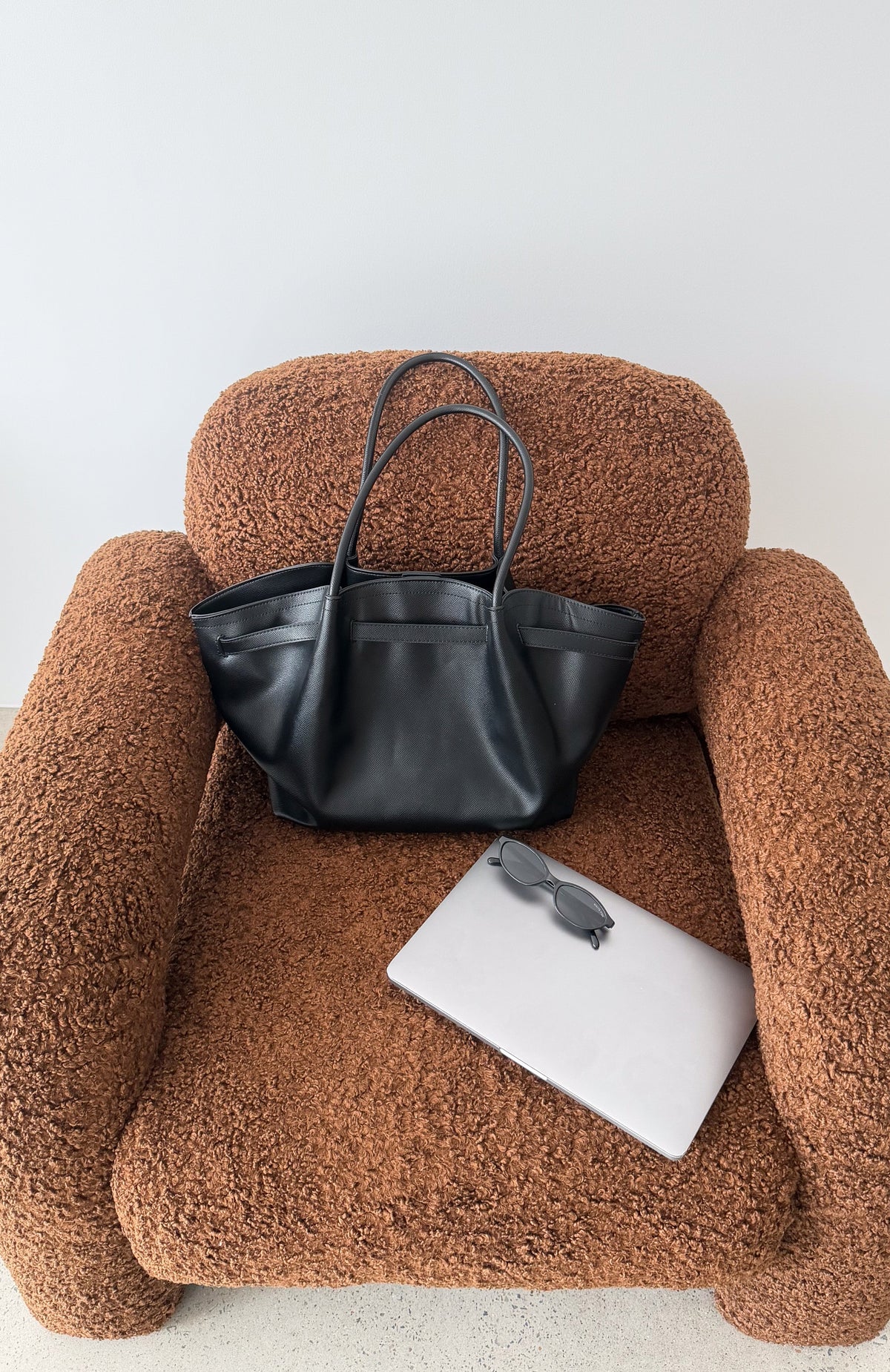 Trending Thomas Shoulder Bag Black Pebble PU
