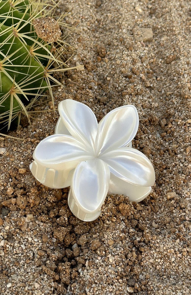 Trending Floral Charm Hair Clip Pearl